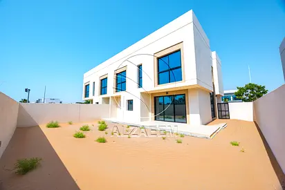Single Row | Upgraded 5BR Villa | Pool and Garden