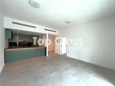 Bright | Newly Renovated | Integrated Appliances