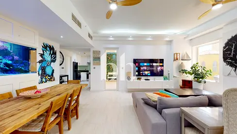 Unique and Renovated | 1 bed study | Low Floor