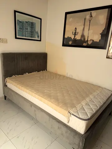 Single bed practically new 200 x 130 cm