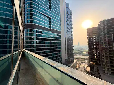 Lake View | Mid Floor | Fitted | Great Location