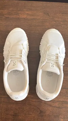 Women’s White On Cloud 6 running shoes used only once, wrong size purchased in Canada on 26 Aug.