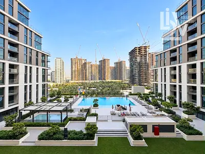 PARKFRONT LIVING | BRIGHT | SPACIOUS