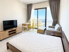 Vacant | Pool & Gym | Walking Distance to Metro