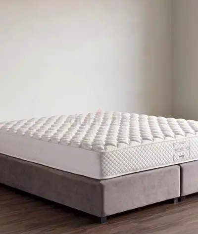 Queen Mattress in excellent Condition like new - Very Comfortable Plush Top - Size160×200 -