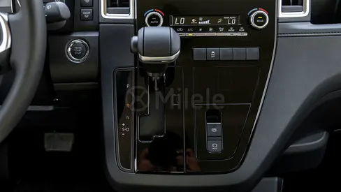 صورة 12 لـ 2026 Toyota GRANVIA