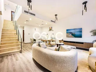 SPACIOUS TOWNHOUSE | COMMUNITY VIEW | WELL-DESIGN