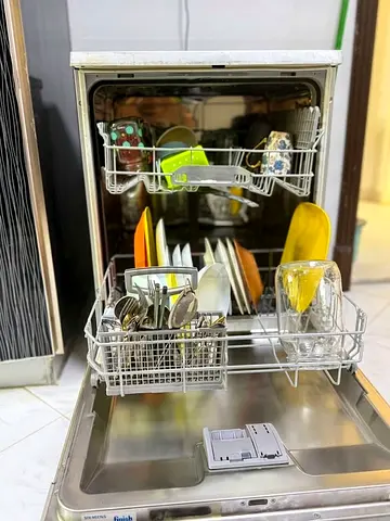 Siemens Freestanding Dishwasher – Stainless Steel (In Perfect Working Condition)