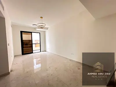 اول ساكن - غرفتين نوم ماستر- صالة واسعة - بلكونة - تشطيبات فاخرة - مساحة واسعة جدا - مطبخ كبير - 3حمام - تكييف مركزي - بالقرب سيتي سنتر عجمان والخدمات