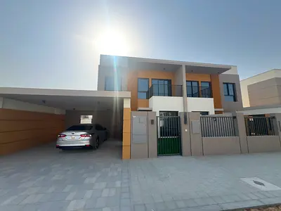 Corner 5 Bedroom + Maid Room Near Amenities Vill for Rent