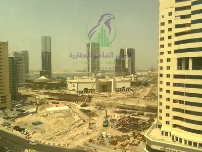للإيجار السنوي شقة غرفتين وصالة في منطقة التعاون بإطلالة بحرية مميزة  شقة مريحة ومناسبة للعائلات، تتميز بموقعها الحيوي في منطقة التعاون وقربها من مختل