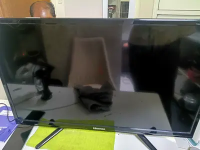 Hisense 32-inch LED TV - Good working condition no remote