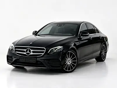 Mercedes E300 GCC-Under Gargash Auto Warranty—Originap paint—Fully Loaded