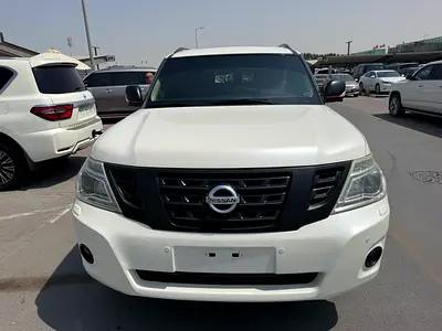 Nissan patrol 2014 fullopshin white color GCC calen car