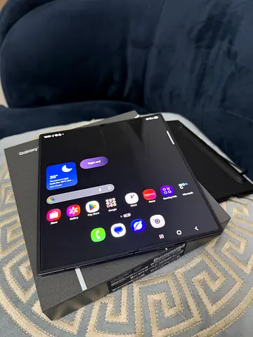 Samsung Z Fold 7 512GB ( Under Warranty ) UAE Version .