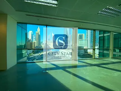 Vacant office close to metro open space