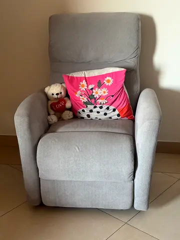 Recliner chair! Grey! United furniture