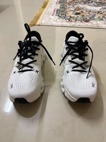 On Cloud X 5 White and black running shoes, lightly used