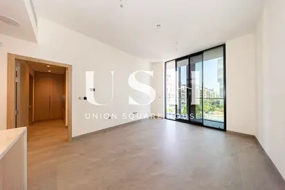 Well-Appointed 1 Bedroom Apartment in a Lively Neighborhood