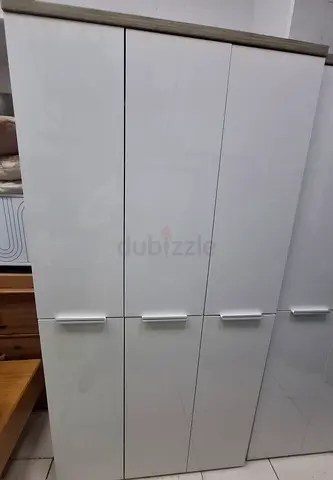 White High-Gloss 3-Door Wardrobe with Top Trim - Good Condition