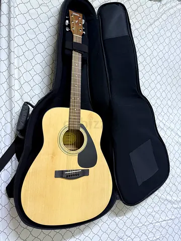 Yamaha F310 Acoustic Guitar with Gig Bag - 5 months old