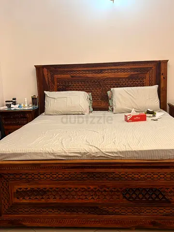 Pure sheesham wood king size bed set with 2 side drawers and mirror