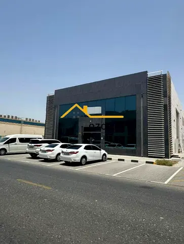Premium Showroom for Rent Industrial 18 Sharjah 5000 Sq with washrooms ,classic fnishing ,prime loc