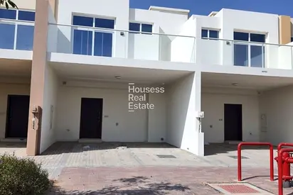 Single Row | Pool and Park View | Avencia