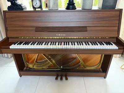Yamaha upright piano in walnut finish - good condition