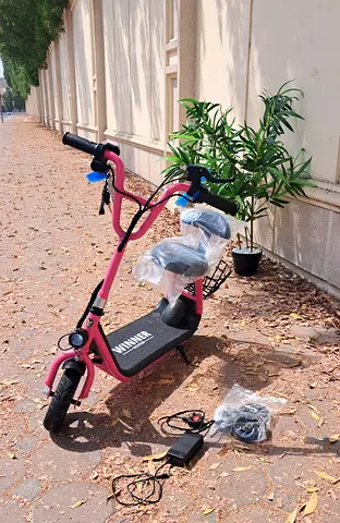 سكوتر كهربائي خفيف الوزن للأطفال مع مقعد وسلةLightweight Kids Electric Scooter with Seat and Basket