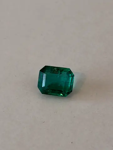 3.24ct High Quality Emerald from Zambia with Lab Certificate - Minor Inclusions!