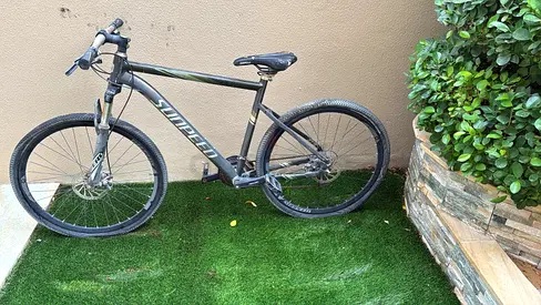 Used mountain bike - sturdy hardtail frame, 29" wheels, disc brakes