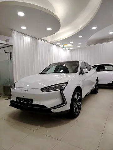 Brand New 2025 Seres 5 Premium - GCC Specs - Luxury Electric Performance