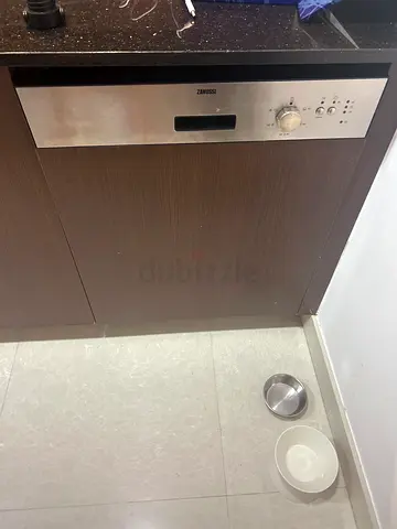 Built-in Zanussi Stainless Steel Dishwasher - Good Working Condition