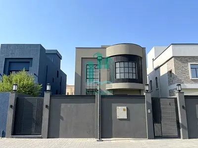فيلا 5 غرف بموقع استراتيجي مميز، حيث تقع في ثالث قطعة أرض من شارع الشيخ عمار للإيجار | الروضة 3
