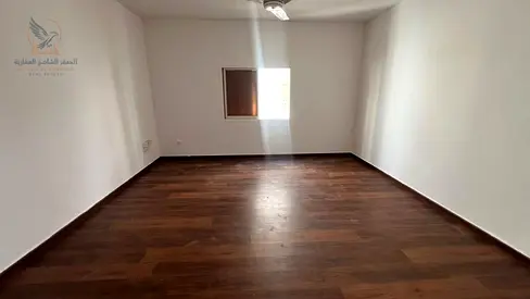 Studio apartment with excellent space, built-in wardrobes, practical and comfortable layout, prime