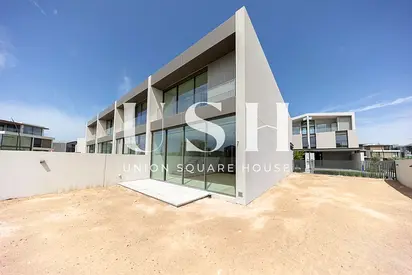 Spacious Townhouse | Modern Layout | Private Garden