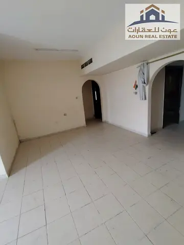 أكيد، نضيف السعر: 🏠 **أروع شقة للإيجار في الرولة – الشارقة** 🛏️ **3 غرف وصالة** 🍳 مطبخ عصري وواسع 🚿 **2 حمام** ✨ مساحات واسعة ومريحة 📍 موقع ممي