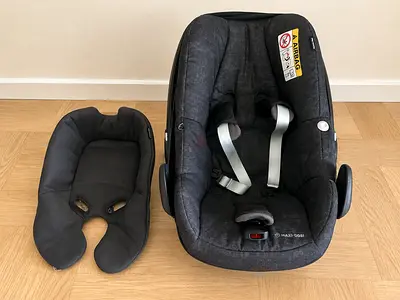 Car Seat for infant ( new born) - Maxi-Cosi