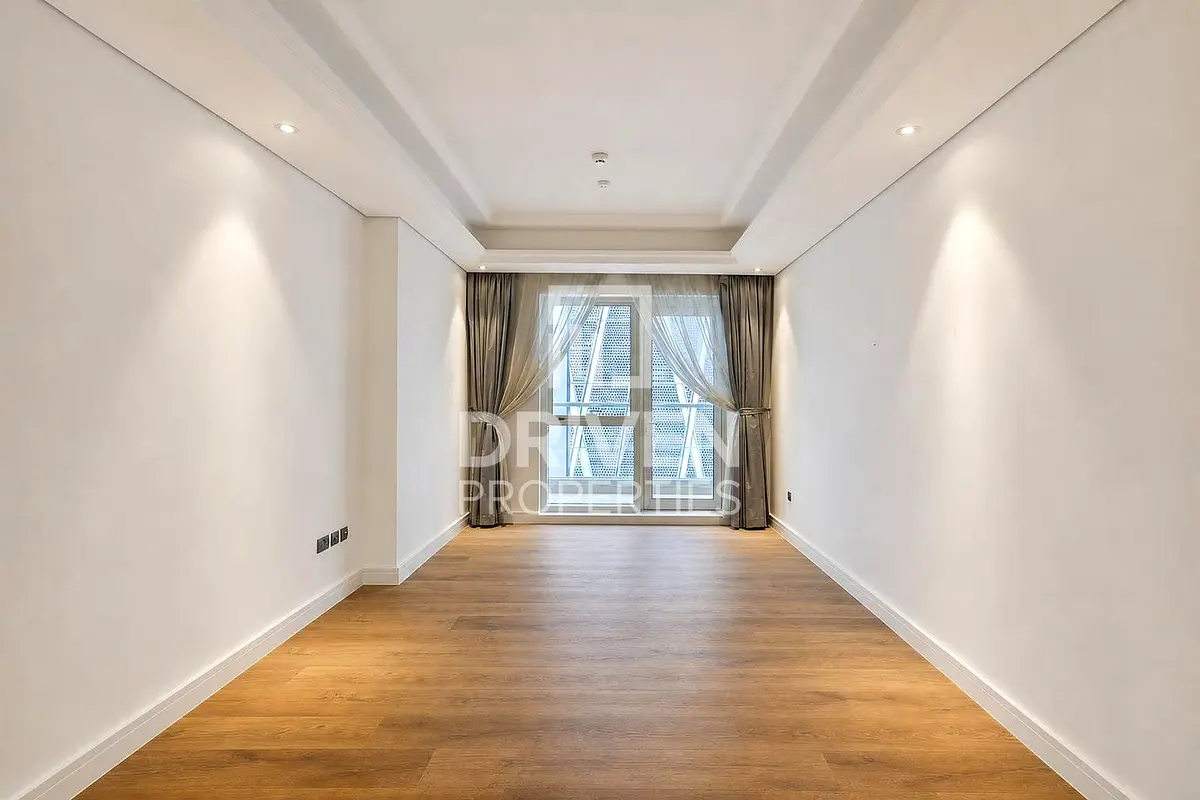 Vacant Unit with Maids Room | Close to Dubai Mall