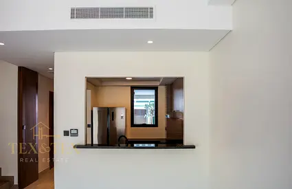 Lagoon access |Kitchen appliances| Prime location