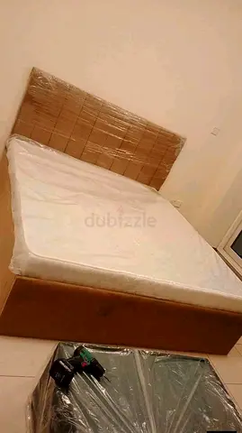 BRAND NEW BED KING SIZE 180X200 CM WITH MEDICATED MATTRESS