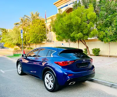2018 Infiniti Q30 照片 2