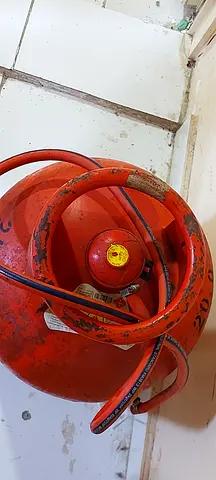 Used LPG Gas Cylinder with Regulator and Hose in Hatta Dubai