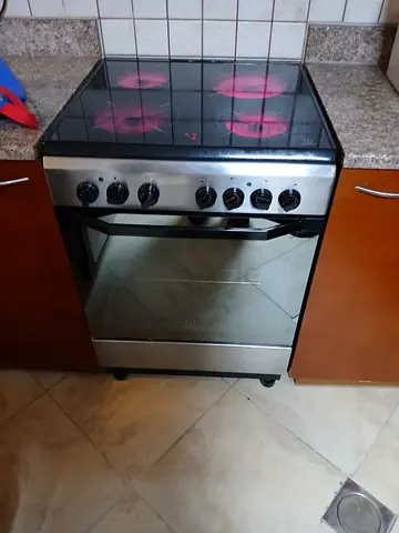 Indesit four burner cooker electric ceramic 60cm