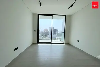 Near Mall | Easy Entry And Exit | Flexible Payment