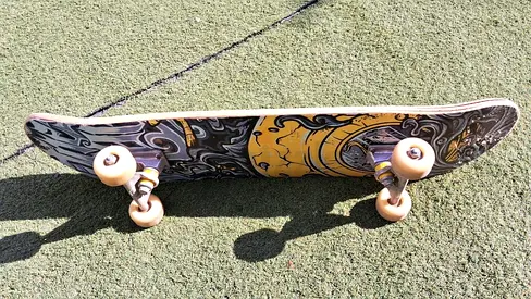 Street Skateboard – Abstract Graphic / Ready to Ride