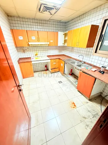 Ladies big hall room for 5 girls for rent in karama for executive staff 5500 pm