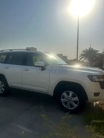 Land Cruiser 2025 very low mileage