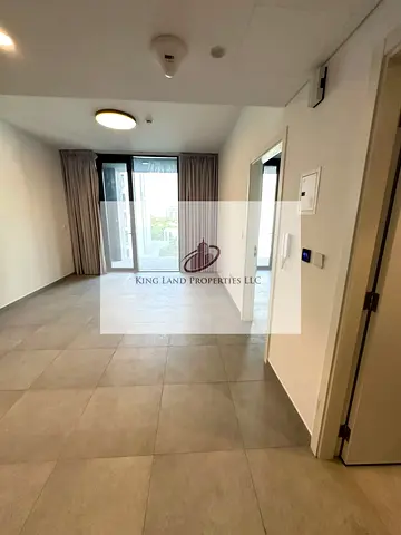 جراند فيوز فاخرة واحد bhk مع اثنين من الحمامات وشرفة متاحة للإيجار